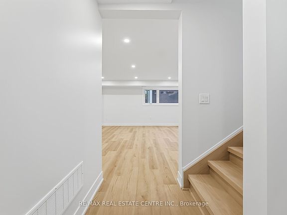 4th image of 11 Bentley Dr #Basement