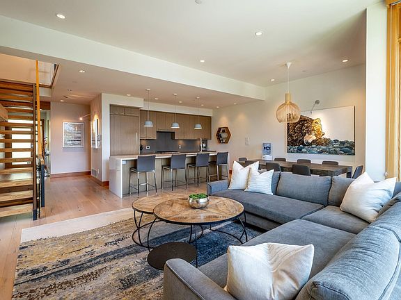 5th image of 8400 Ashleigh McIvor Dr #21
