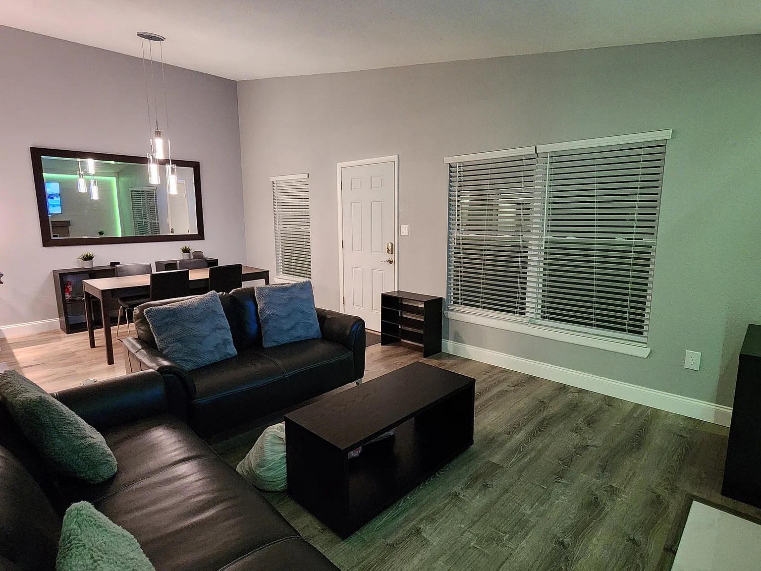 2 bed, 2.5 bath, 912 sqft, $1,895 — Photo 3
