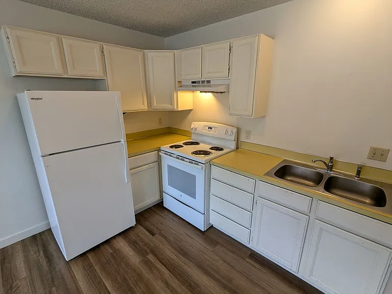 503 N Black Ave #1-8 — Photo 4