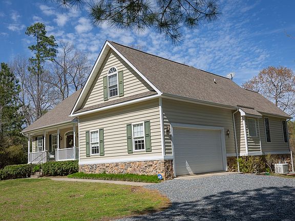 3rd image of 728 Southgate Dr