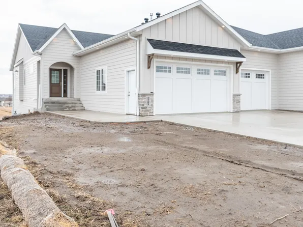 3703 Ridge Way, Bismarck, ND 58503