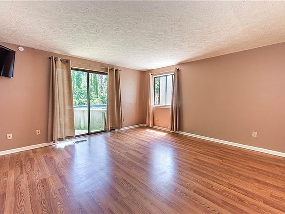 4th image of 335 Willowbrooke Dr