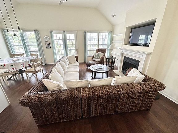 3rd image of 215 Asbury Ave