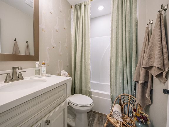 Secondary bathroom in the Decatur floorplan at a Meritage Homes community in Gulfport, MS.