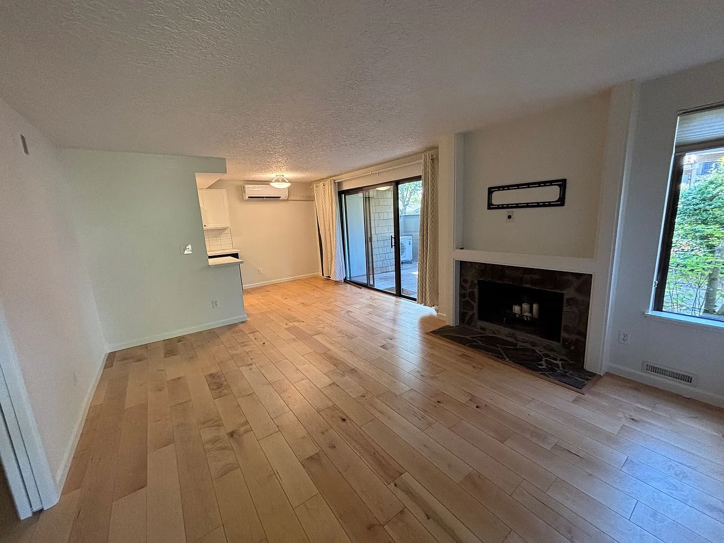 Remodeled Lake Oswego Condo | Quiet Neighborhood, Pool & A/C — Photo 4