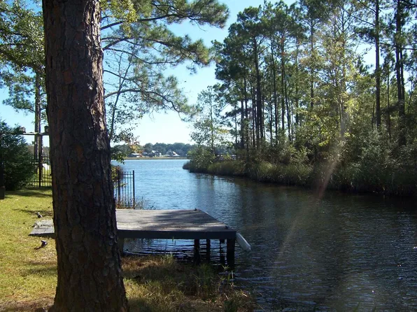 853 Whitfield Rd, Freeport, FL 32439