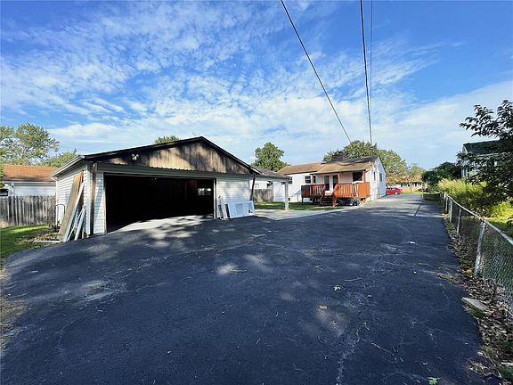 2nd image of 27 Mercury Dr