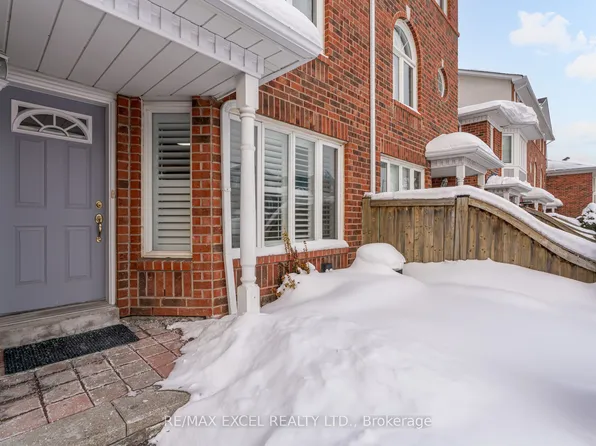18 Clark Ave W #37, Vaughan, ON L4J 8H1