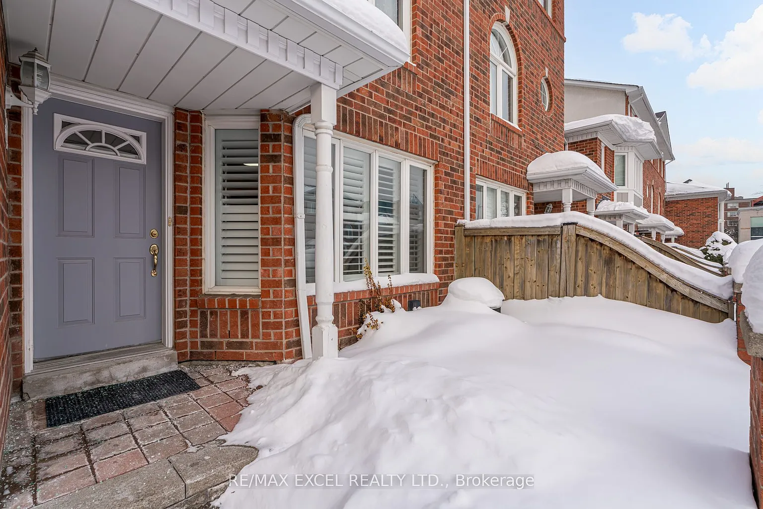 18 Clark Ave W #37 photo 1