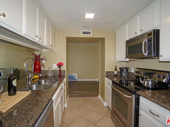 3rd image of 600 W 9th St APT 611