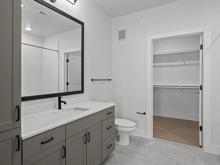 Eastpoint Apartments — Photo 19