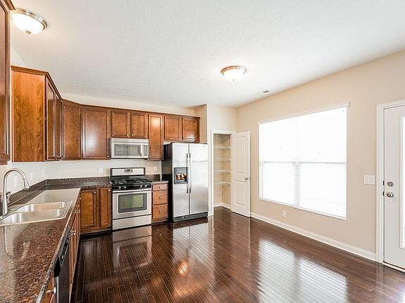 4th image of 1090 Dobbs Ave