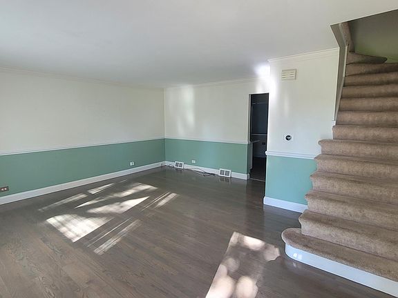 living room/dinning room combo