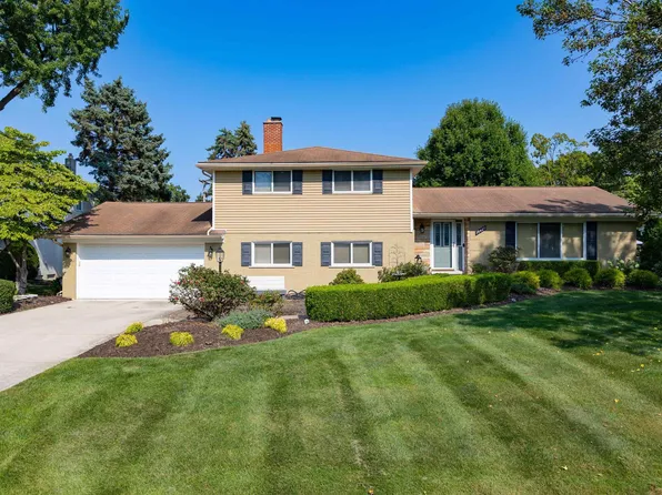 16480 Andover Ct, Clinton Township, MI 48035