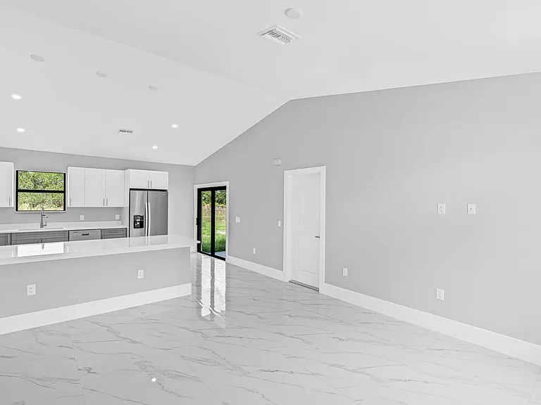 633 Windermere Dr — Photo 5