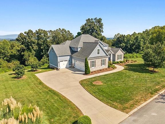 3rd image of 1020 Woodbury Trl