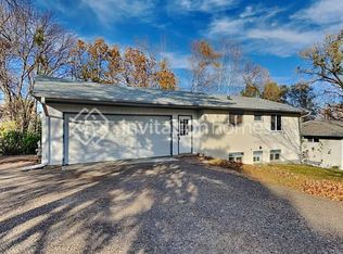 3085 Upper 76th St E, Inver Grove Heights, MN 55076