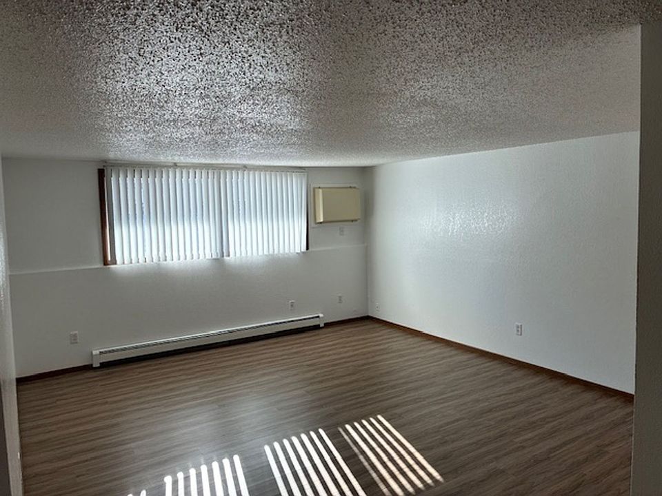 2nd image of 1720 N Grandview Ln #101