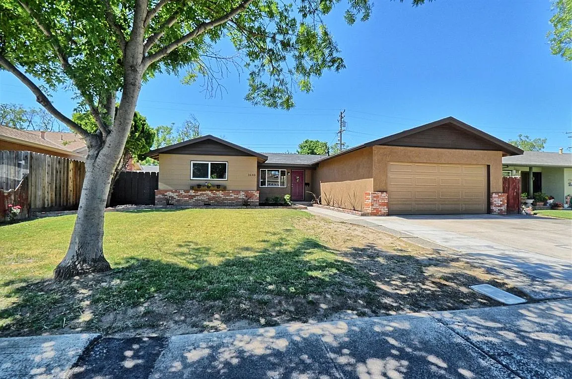1640 Ascot Dr photo 1