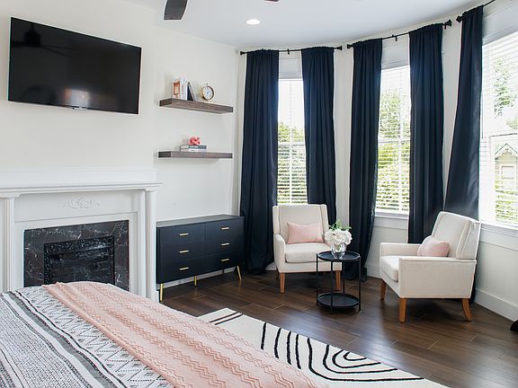 4th image of 218 W 35th St #3
