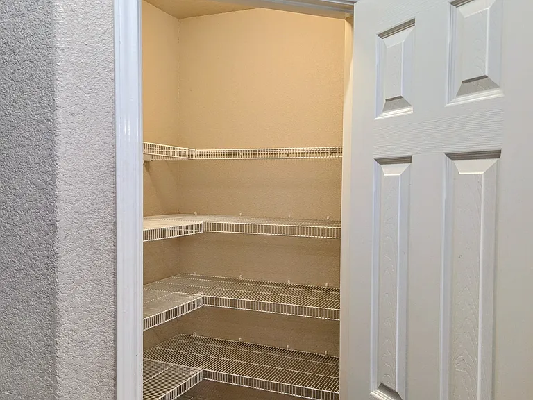 325 Pacific Dr — Photo 13