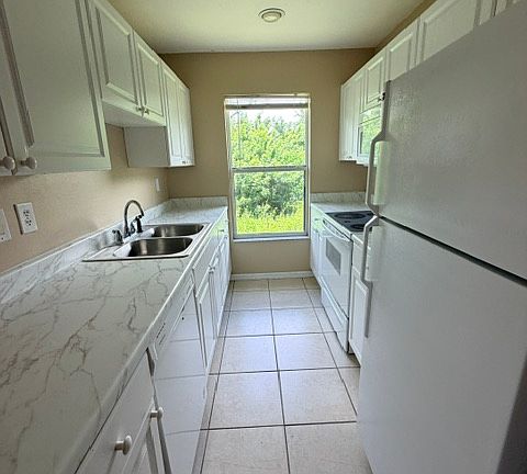 2nd image of 4724 25th St SW