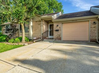 29150 Eastrose St, Roseville, MI 48066