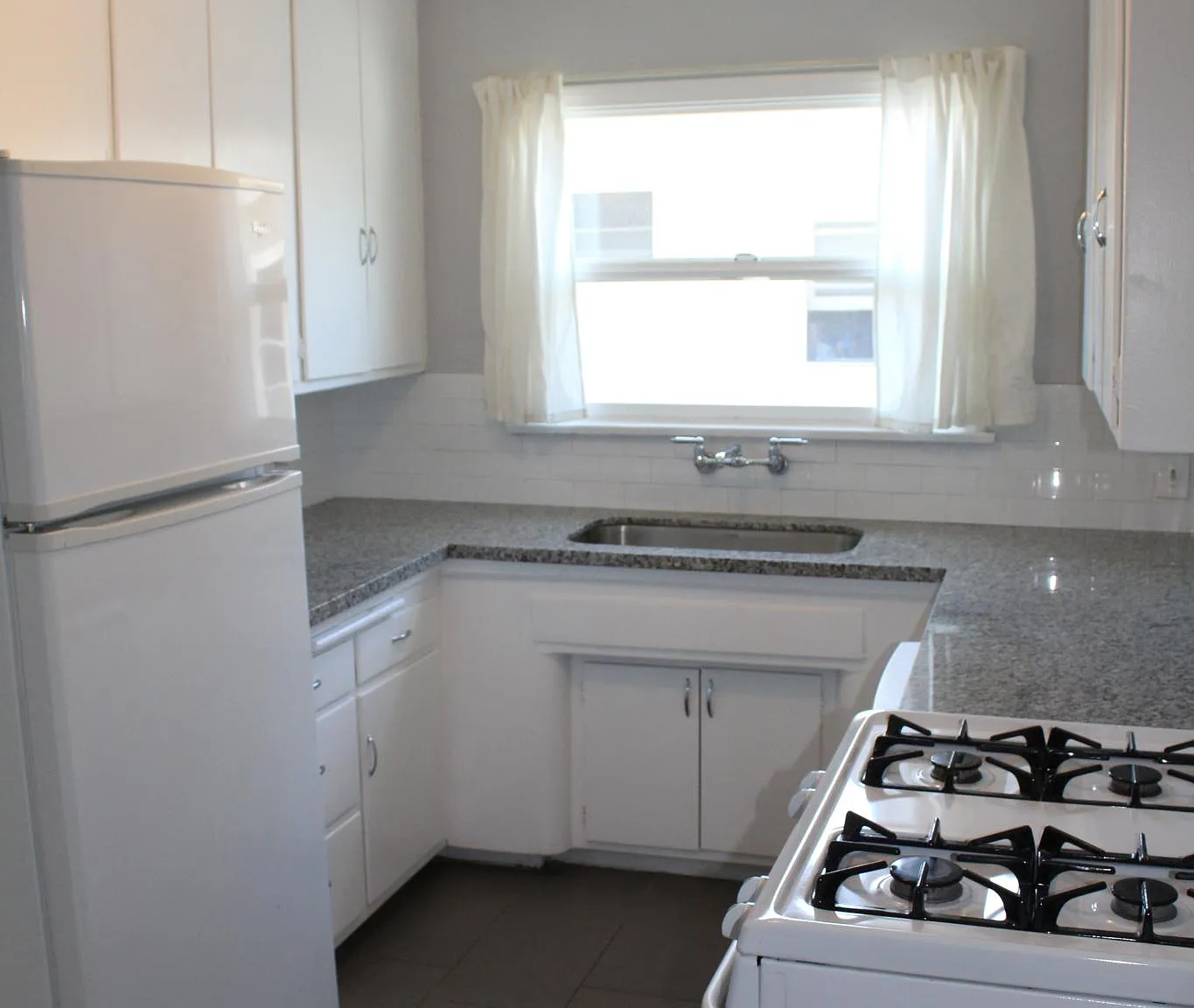 1 bed, 850 sqft, $2,150 — Photo 3