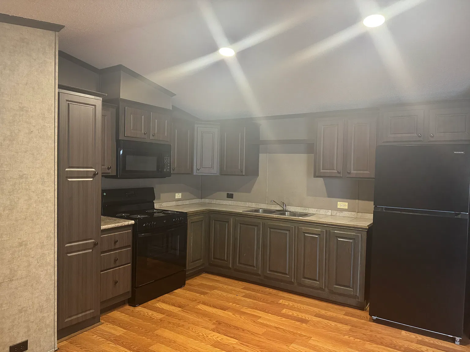 3 bed, 960 sqft, $799 — Photo 4