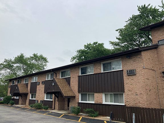 2nd image of 2201 Arbor Cir APT 9