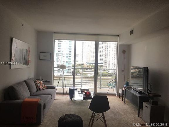 2nd image of 325 Biscayne Blvd #821