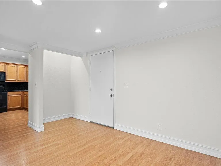 190 Lake Evelyn Dr #190 — Photo 2