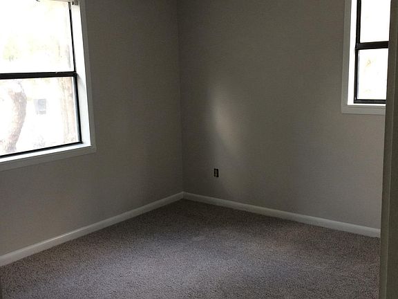 5th image of 701 E Lee St