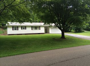 1695 Goshen Hill Rd SE, New Philadelphia, OH 44663