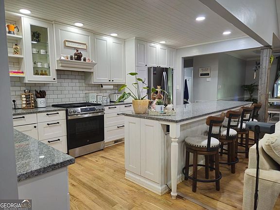 2nd image of 115 Laney Ct