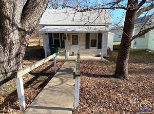 407 Oak St, Valley Falls, KS 66088