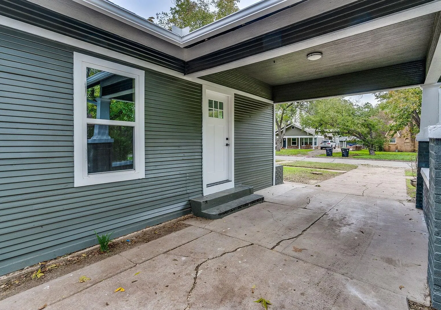 Beautiful home in Southwest Cleburne — Photo 3