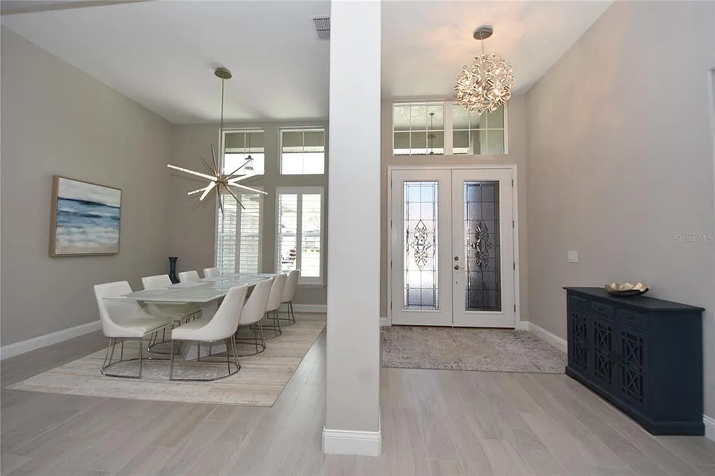 3 bed, 3.0 bath, 2012 sqft, $5,500 — Photo 3