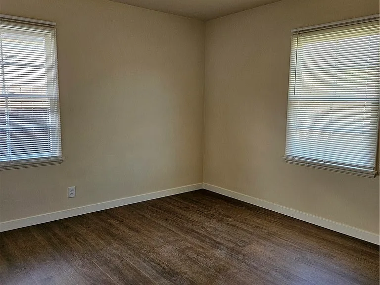 6907 White Oak Ave — Photo 18