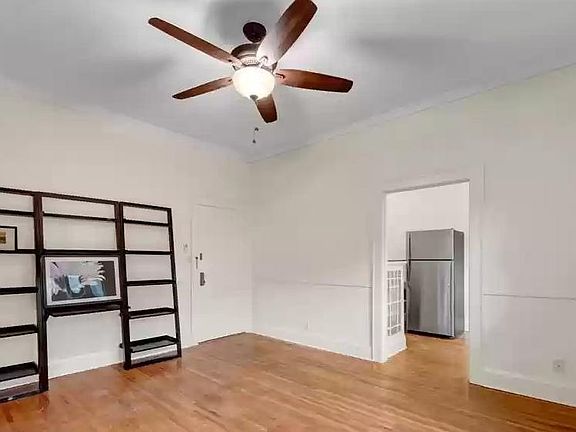 4th image of 4136 Queen Ave S APT 5