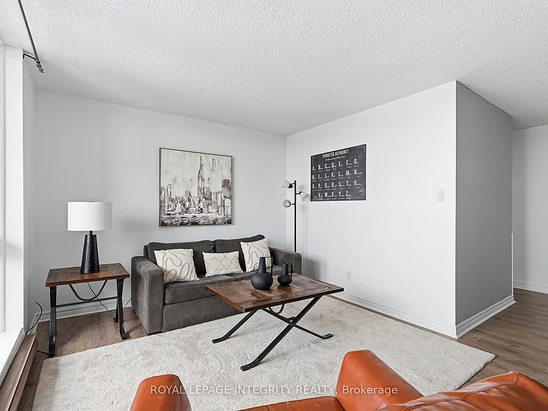 2000 Jasmine Cres #1110 — Photo 9