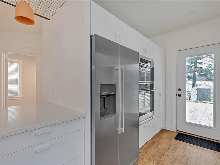 271 E Woodland St — Photo 9