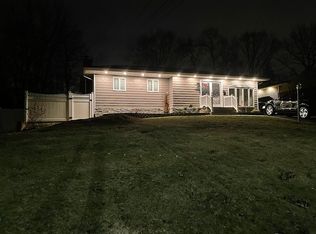 10 Harvard Ln, Commack, NY 11725
