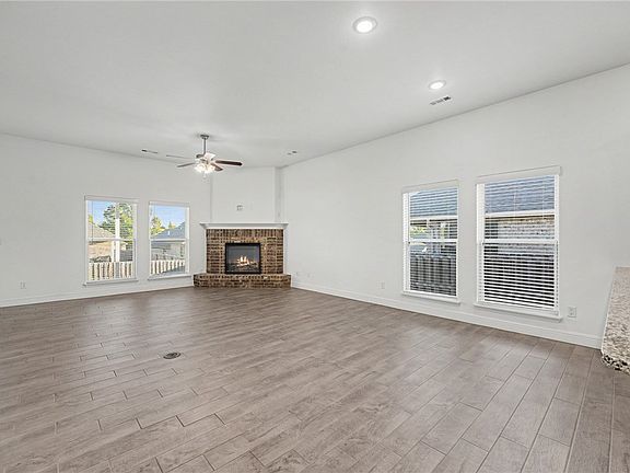 3rd image of 2410 Graham Ln