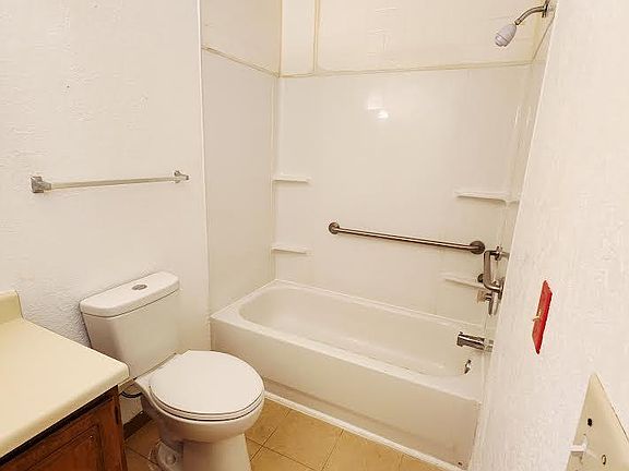 2nd image of 236 Ashwood Dr #C