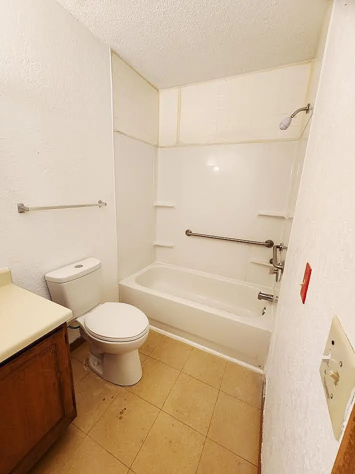 Building Photo - 236 Ashwood Dr #C