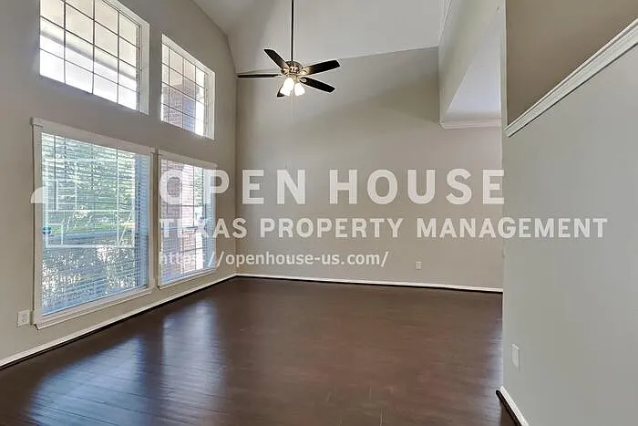 4 bed, 2.5 bath, 2550 sqft, $2,300 — Photo 4