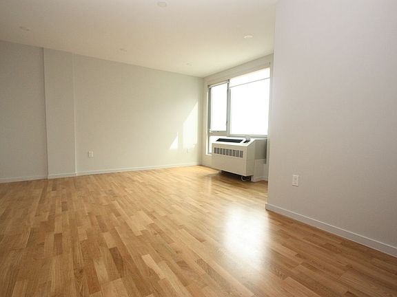 4th image of 482 Franklin Ave APT 3M
