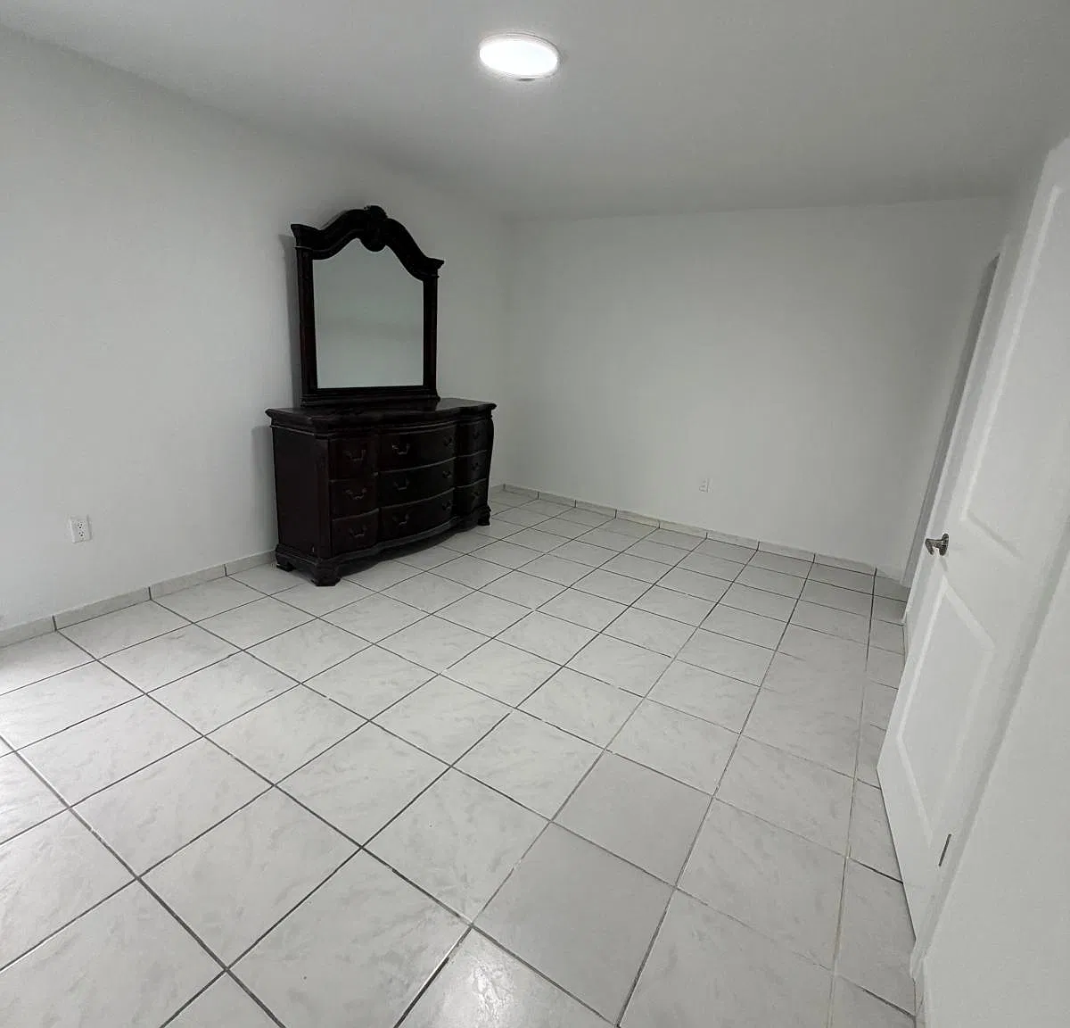 2 bed, 1099 sqft, $2,200 — Photo 4
